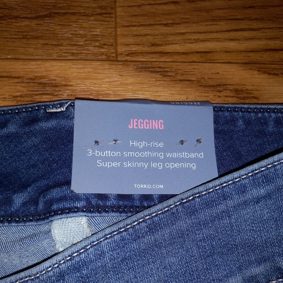 Torrid NWT size 30XT... - Picture 2 of 6